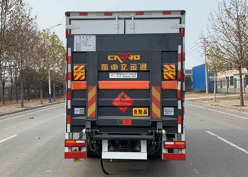 春风5米易燃液体厢式运输车