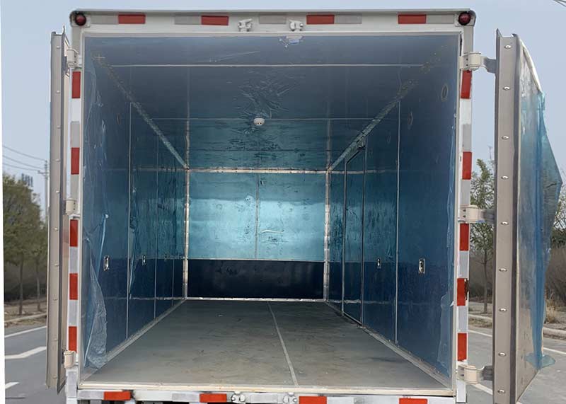 春风5米易燃液体厢式运输车