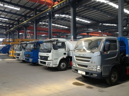 壹定发专汽预祝各人五一节日快乐