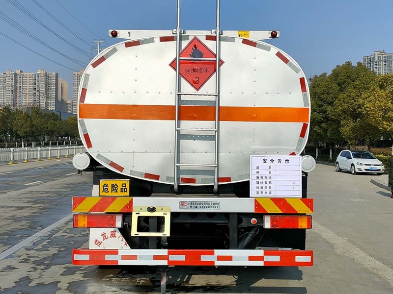 春风天龙原油罐车