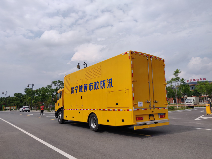 春风天锦2000方大流量排水车